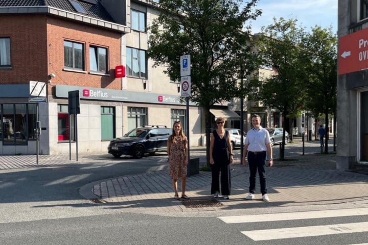 Gemeente plaatst zes nieuwe zebrapaden na petitie ouderraad: “Ingrepen op strategische locaties”