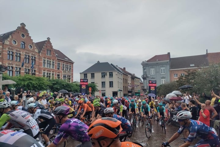 Jong en oud geniet van de Strade Bianche van het Hageland : “Papa, ik wil een handtekening”