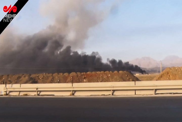 LIVE MIDDEN-OOSTEN. Luchtalarm in Israël na nieuwe golf van Iraanse raketaanvallen - “Bovengrondse gedeelte van uraniumverrijkingsfabriek vernietigd”
