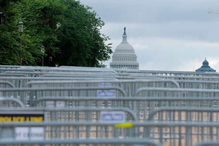 LIVE AMERIKA. Veel Republikeinse senatoren afwezig op Trumps parade - Meer dan 2.000 betogingen gepland