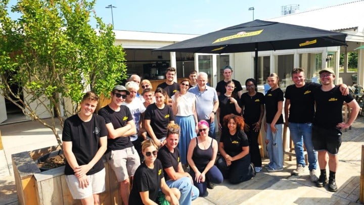 Nieuwe zomerbar Bar Brique opent langs het water in Sint-Lenaarts
