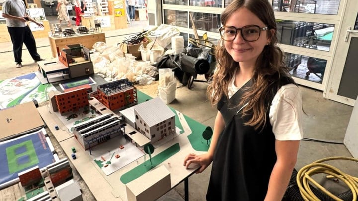 Studenten architectuur leven zich uit op enkele stadsplekken: “Hoop ooit elementen uit onze maquette in het echt te zien”