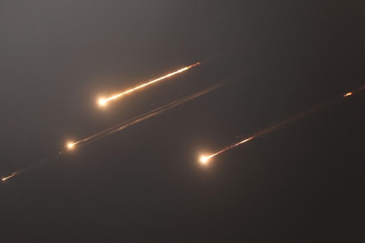 LIVE MIDDEN-OOSTEN. Iran lanceert raketten, burgers opgeroepen naar schuilplaats te gaan