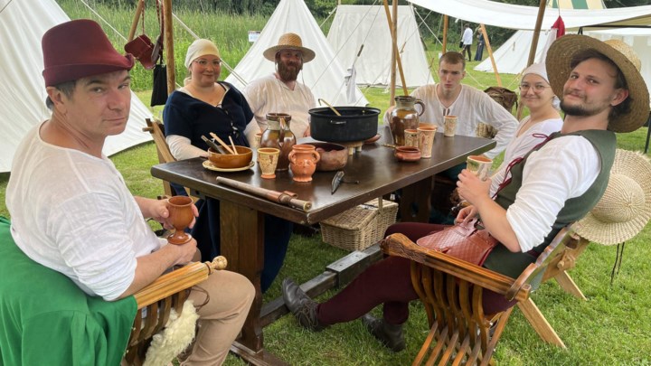 “Nectarine kan, aardappelen niet”: re-enactors op Kasteelfeesten beelden zo waarheidsgetrouw mogelijk middeleeuwen uit