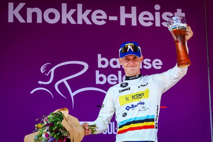 Dylan Vandenstorme is dankzij “perfect plan” eerste leider in Super8 Flandrien van Baloise Belgium Tour: “Dit truitje is belangrijk voor onze sponsor”