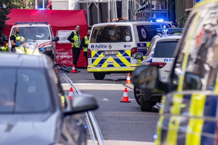 Voorrang aan zebrapad mogen ze negeren, zo snel mogelijk rijden mag niet: dit zegt de wegcode over ‘prioritair rijden’