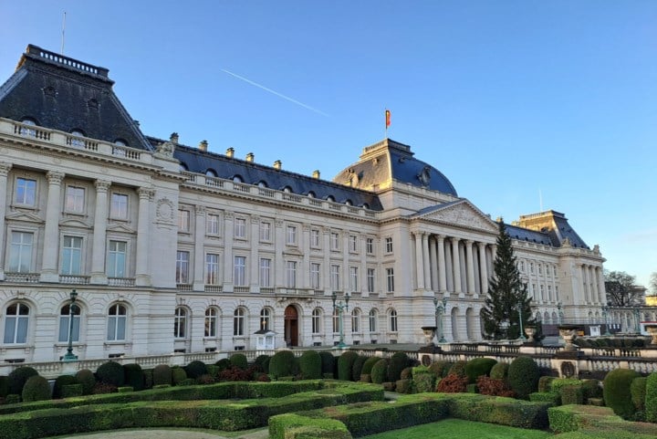 Gevelrenovatie Koninklijk Paleis kost 6 miljoen euro: 700 ramen gerestaureerd of vervangen, 18.000 vierkante meter muren gereinigd en opgeknapt