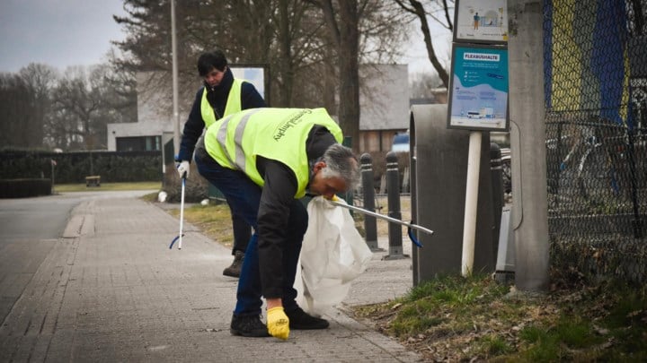 Vrijwilligers maken meer dan 9.000 kilometer zwerfvuilvrij: “Blikjes en wegwerpvapes zijn afvaltoppers”
