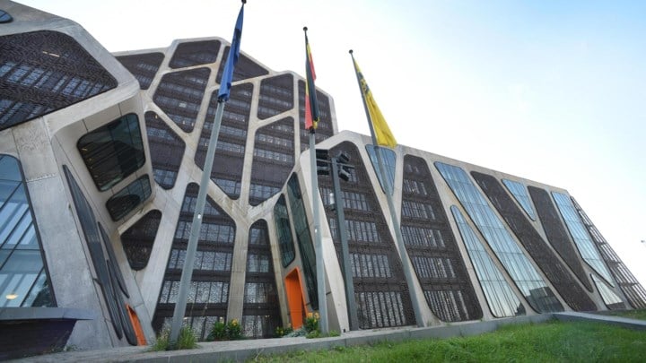 Treiterende Kortessemse buur moet naar de cel en speelt Mini kwijt