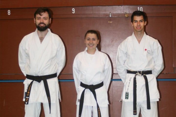 Mijlpaal én zwarte gordels voor drie leden Karate Klub Knokke