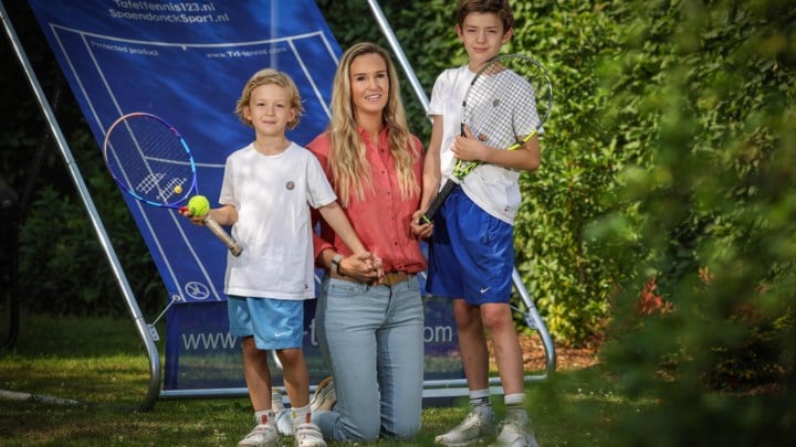 “Onze zonen vragen wanneer hij Carlos Alcaraz gaat trainen”: maak kennis met Jasmien Clijsner, de vrouw van tenniscoach Wim Fissette